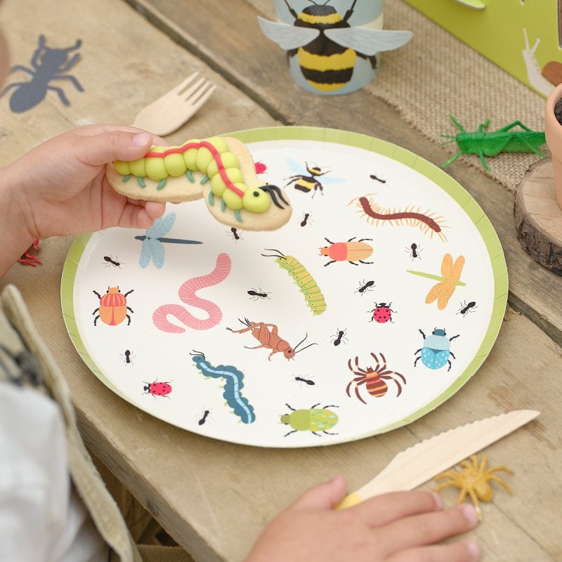 Ginger Ray Bugging Out Plates - Dinner 8 Pkt