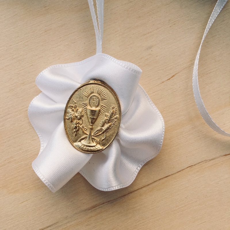 Domna for Girls - White Satin with Gold Medal