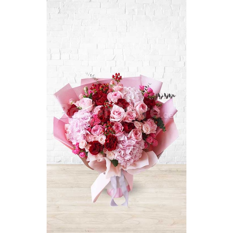 Exquisite  Pinkie Promise Mixed Flowers Hand Bouquet