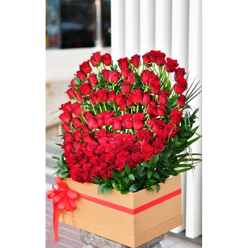 Heartly inLove Red Roses Flower Arrangement